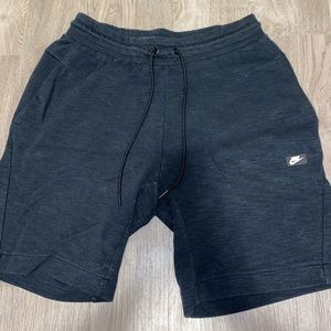 Nike shorts (L)